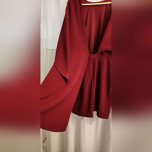 Lulu's backless cape dress - Picture 4 of 8